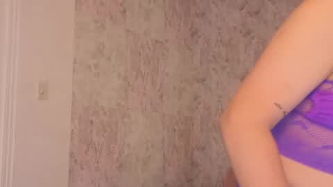 Snapshot of april_summer_ chatting on May 4, 2026, 10:17 pm Isabella online show from May 4, 2026, 10:17 pm
