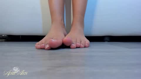 April online show from November 29, 2025, 6:27 am