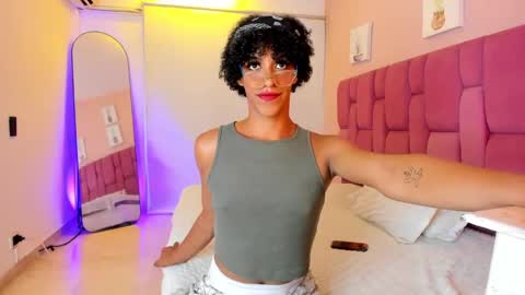 aprill_fox online show from October 7, 2025, 8:50 pm