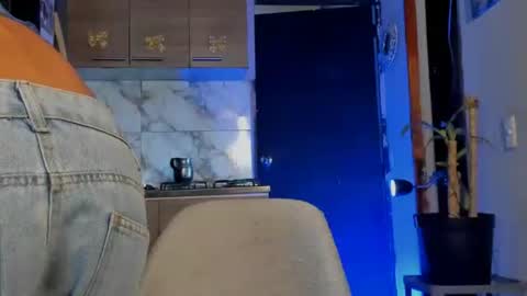 aprillebony319262 online show from April 22, 2026, 11:23 am