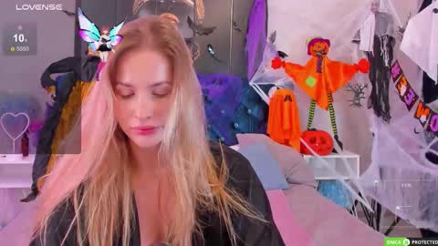 April online show from October 25, 2025, 7:19 pm