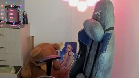 aqua emilly online show from February 25, 2025, 2:25 am