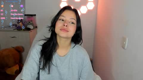 aqua emilly online show from December 15, 2025, 11:53 pm