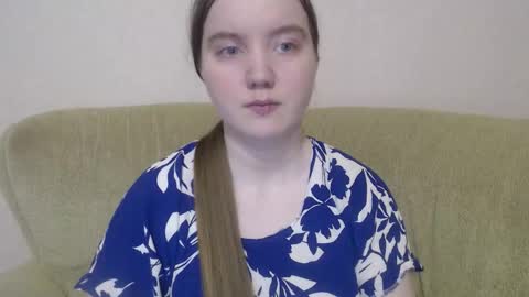 Josefin online show from November 19, 2025, 8:03 am