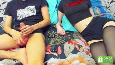 aqumaqqw online show from October 12, 2025, 1:32 pm