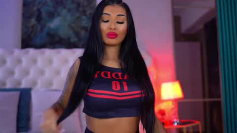 arabellaposh online show from October 5, 2025, 5:06 am