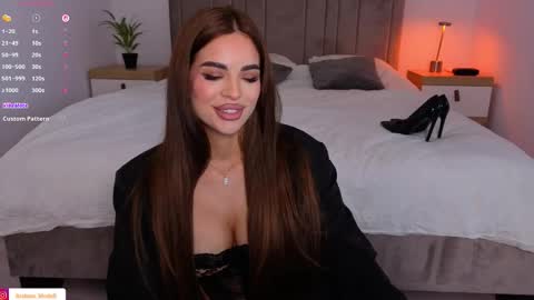 IsaBella online show from November 14, 2025, 9:19 am