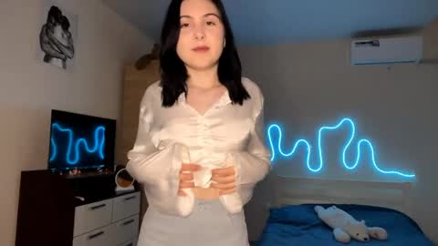 Emi online show from April 21, 2026, 4:23 pm