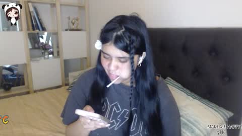 Aralyn  online show from December 1, 2025, 12:10 pm