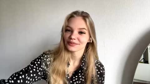 Amelia online show from November 4, 2025, 6:12 am