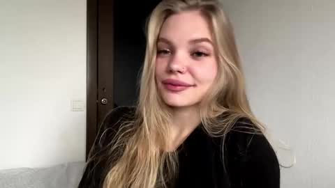 Amelia online show from November 23, 2025, 5:40 am