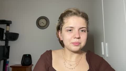 ari_crystal online show from February 5, 2026, 2:43 pm