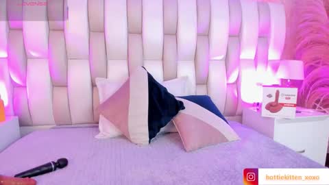 ari_lynn_ online show from March 3, 2026, 3:12 am