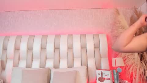 ari_lynn_ online show from April 20, 2026, 3:09 am