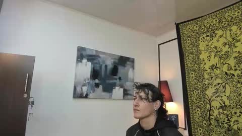 aria y orien  online show from October 15, 2025, 10:59 am