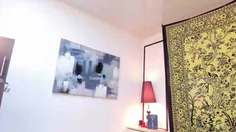 aria y orien  online show from October 30, 2025, 11:22 am