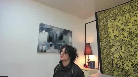 aria y orien  online show from November 7, 2025, 10:59 am