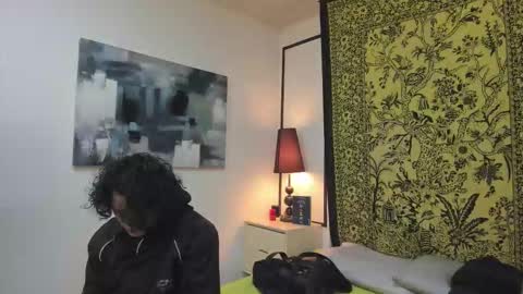 aria y orien  online show from November 11, 2025, 11:10 am