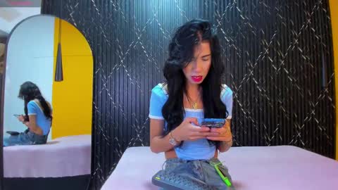 Aria Millers  online show from October 7, 2025, 11:40 am