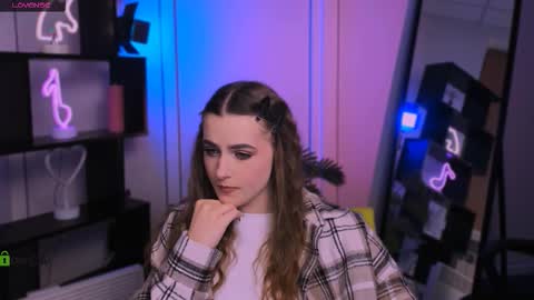 Luna online show from December 5, 2025, 7:10 pm