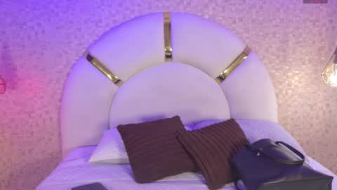 aria_sm online show from November 19, 2025, 7:14 pm