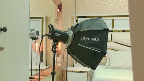 aria_sm online show from December 2, 2025, 3:01 am