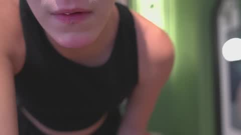 Snapshot of ariaa_isabell chatting on May 2, 2026, 12:54 pm Ariaa online show from May 2, 2026, 12:54 pm