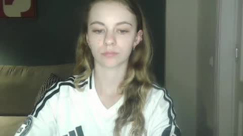 AriaCreazy online show from September 22, 2025, 8:33 pm