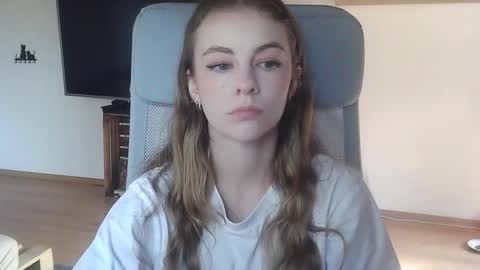 AriaCreazy online show from October 10, 2025, 9:19 am