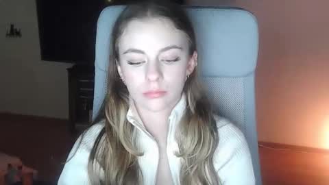 AriaCreazy online show from November 3, 2025, 9:16 pm