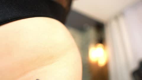 Snapshot of ariadna_milano chatting on May 19, 2026, 1:06 pm - -. .- Ariadna -. .- - online show from May 19, 2026, 1:06 pm