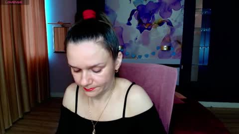 AriaGray online show from April 4, 2026, 6:55 am