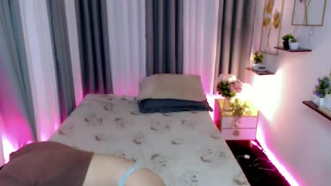 Snapshot of ariahooper chatting on January 19, 2026, 8:18 am Christine JorgensenChristmas wish breasts implants online show from January 19, 2026, 8:18 am