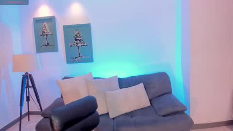 arialanne online show from September 23, 2025, 3:48 pm