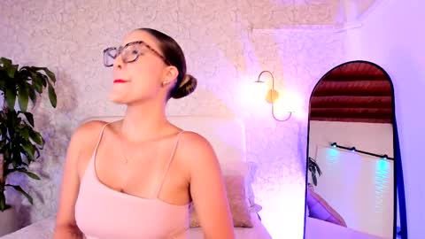 Snapshot of ariamuse chatting on September 9, 2025, 7:35 pm Aria online show from September 9, 2025, 7:35 pm