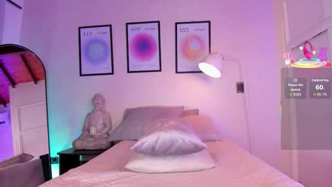 Snapshot of ariamuse chatting on September 18, 2025, 8:00 pm Aria online show from September 18, 2025, 8:00 pm