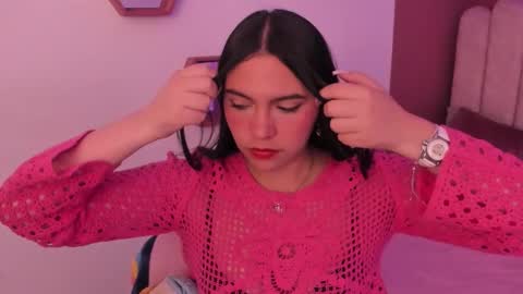 ariana__clauss online show from December 1, 2025, 9:09 pm