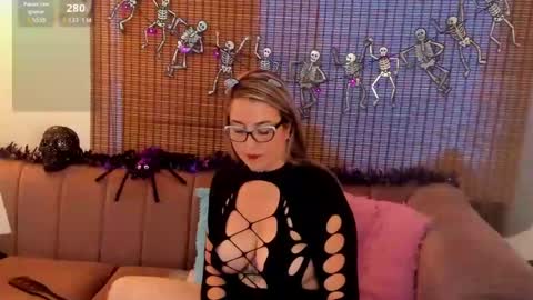 Ariana Cruz online show from October 22, 2025, 3:34 pm