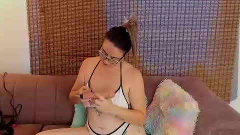 Snapshot of ariana_cross_ chatting on June 24, 2026, 3:33 pm Ariana Cruz online show from June 24, 2026, 3:33 pm