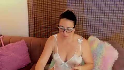 Snapshot of ariana_cross_ chatting on June 28, 2026, 12:44 pm Ariana Cruz online show from June 28, 2026, 12:44 pm