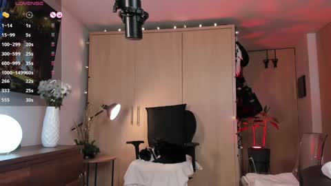 DaniAri - dimension X at night NY time online show from December 7, 2024, 4:42 am