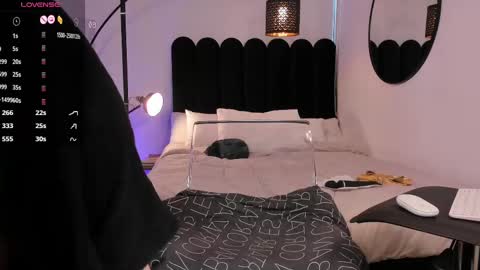 DaniAri - dimension X at night NY time online show from February 26, 2025, 5:39 pm