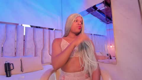 ariana_grande233 online show from April 18, 2026, 11:47 am