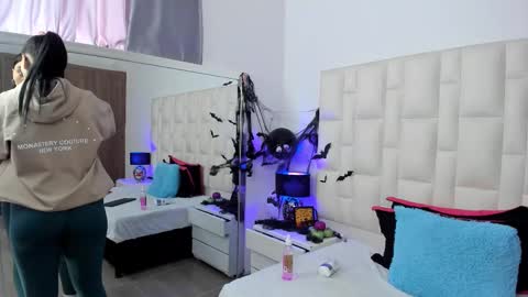  ariana  online show from October 16, 2025, 4:41 pm