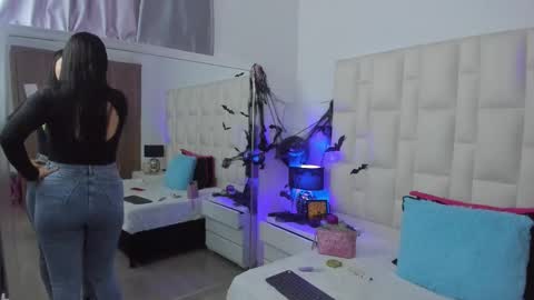  ariana  online show from October 22, 2025, 5:02 pm