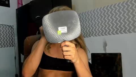 ARIANA SALAZAR online show from January 2, 2025, 5:57 am