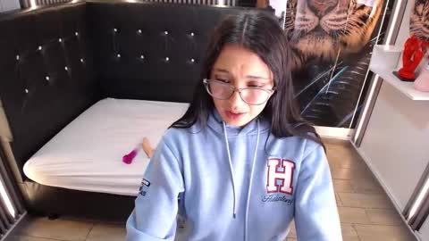 ariana_toro online show from December 23, 2025, 1:47 am