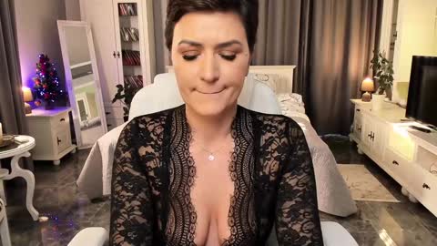 Snapshot of arianasage_ chatting on December 17, 2024, 12:33 pm Ana online show from December 17, 2024, 12:33 pm