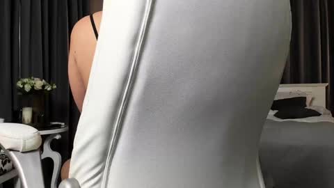 Snapshot of arianasage_ chatting on January 21, 2025, 2:37 pm Ana online show from January 21, 2025, 2:37 pm