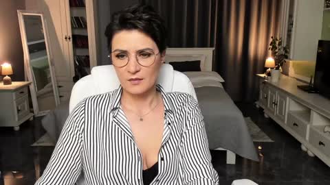 Snapshot of arianasage_ chatting on January 28, 2025, 3:35 pm Ana online show from January 28, 2025, 3:35 pm